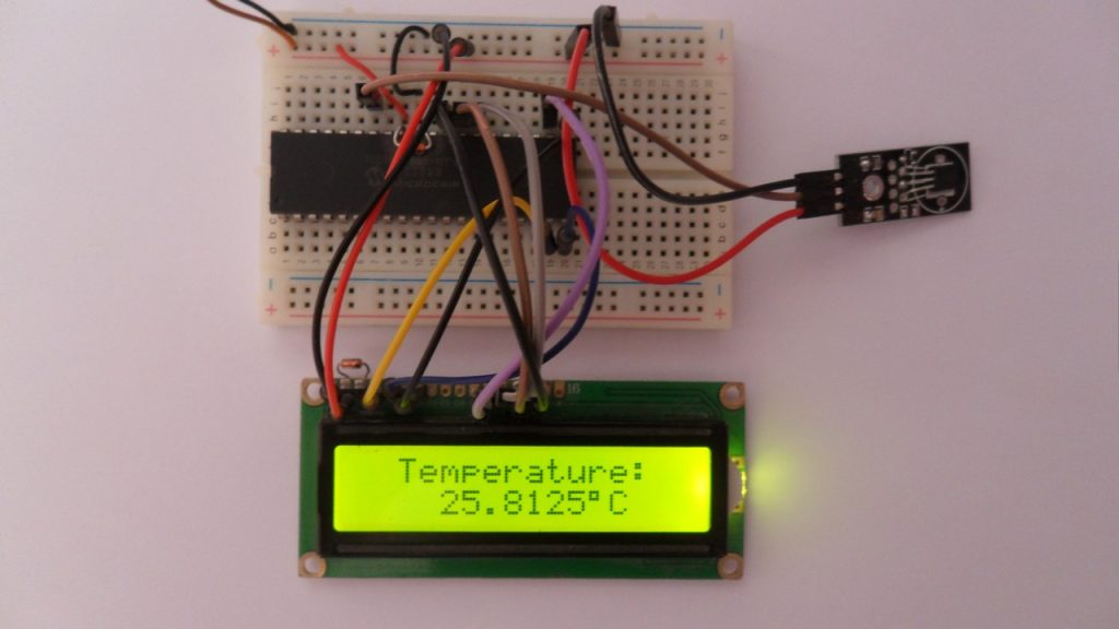 PIC18F4550 with DS18B20 temperature sensor and LCD