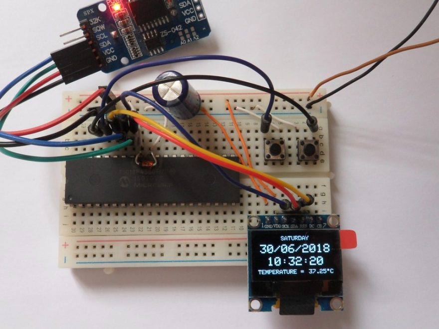 PIC18F4550 microcontroller with DS3231 RTCC and SSD1306 OLED display