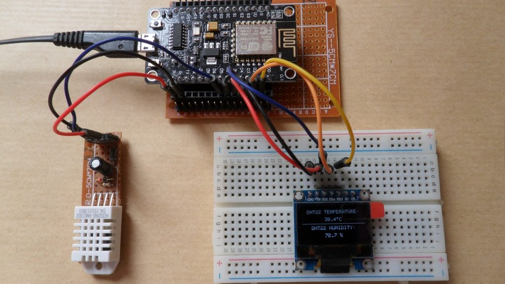 Interfacing NodeMCU with DHT22 sensor and SSD1306 OLED