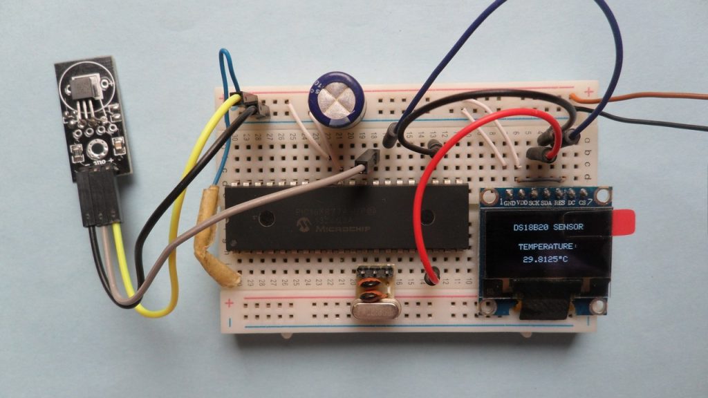 PIC16F877A SSD1306 DS18B20 snesor, temperature monitor project