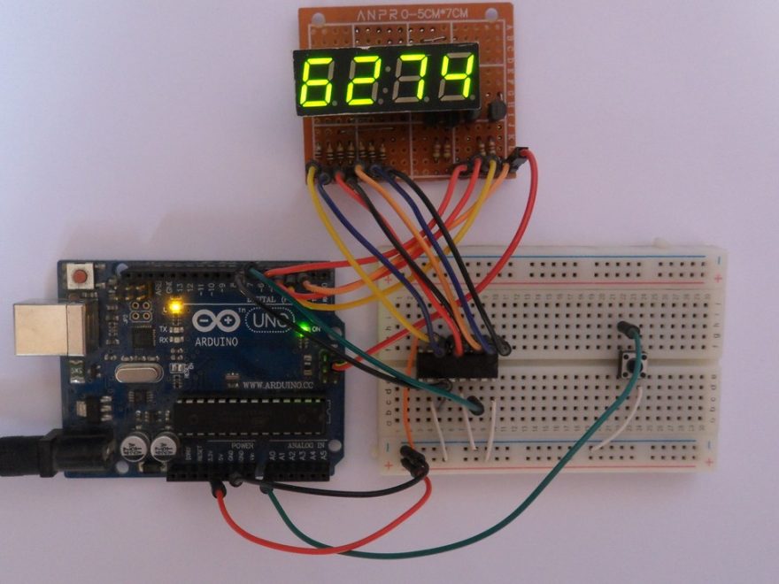 Arduino UNO with 7-segment display and 74HC595 shift register