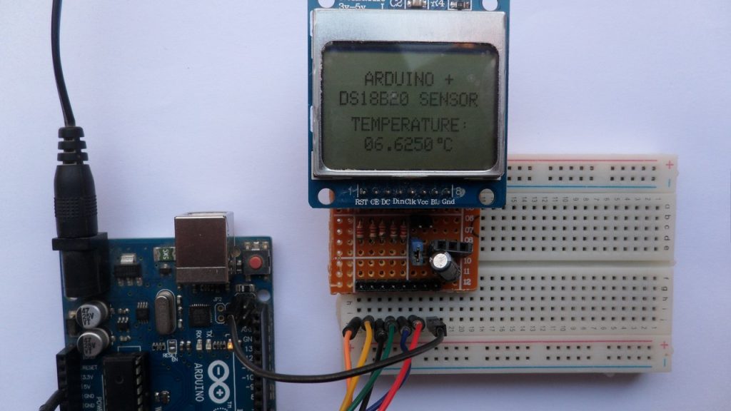 Arduino with DS18B20 sensor and NOKIA 5110 LCD