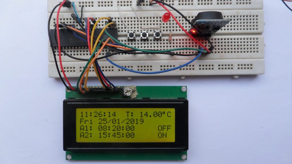 PIC18F46K22 MCU with DS3231 and LCD circuit