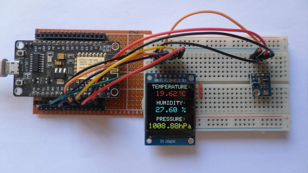 NodeMCU board with ST7789 TFT and BME280 sensor